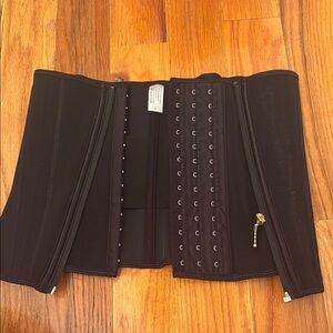 Bombshell Sportswear Black Waist Trainer